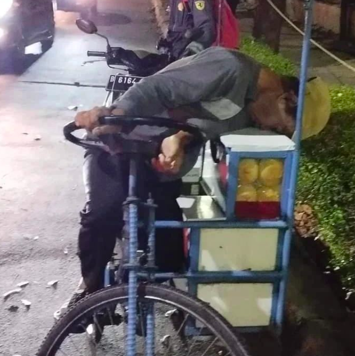 Viral Pedagang Es Ditemukan Meninggal saat Bekerja, Warganet: Surga Untukmu, Pak