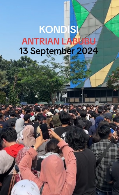 Gantungan Boneka Labubu Viral di Media Sosial hingga Bikin Antrean Panjang di Gandaria City