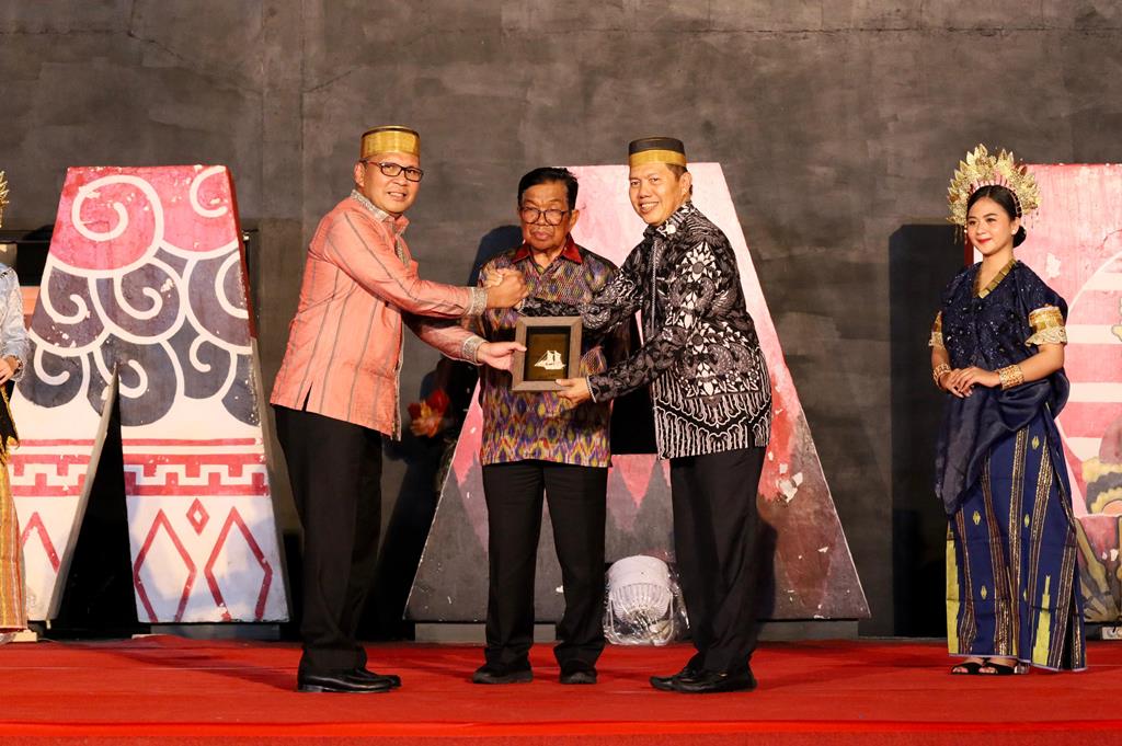 <i>Gala Dinner</i> Pertemuan Saudagar Bugis Makassar Semarak dengan Peringatan Karnaval Budaya