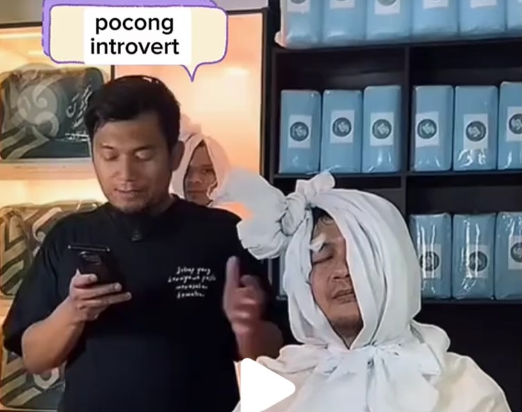 Kisah Yoka, Penjual Kain Kafan Jenaka yang Viral di TikTok