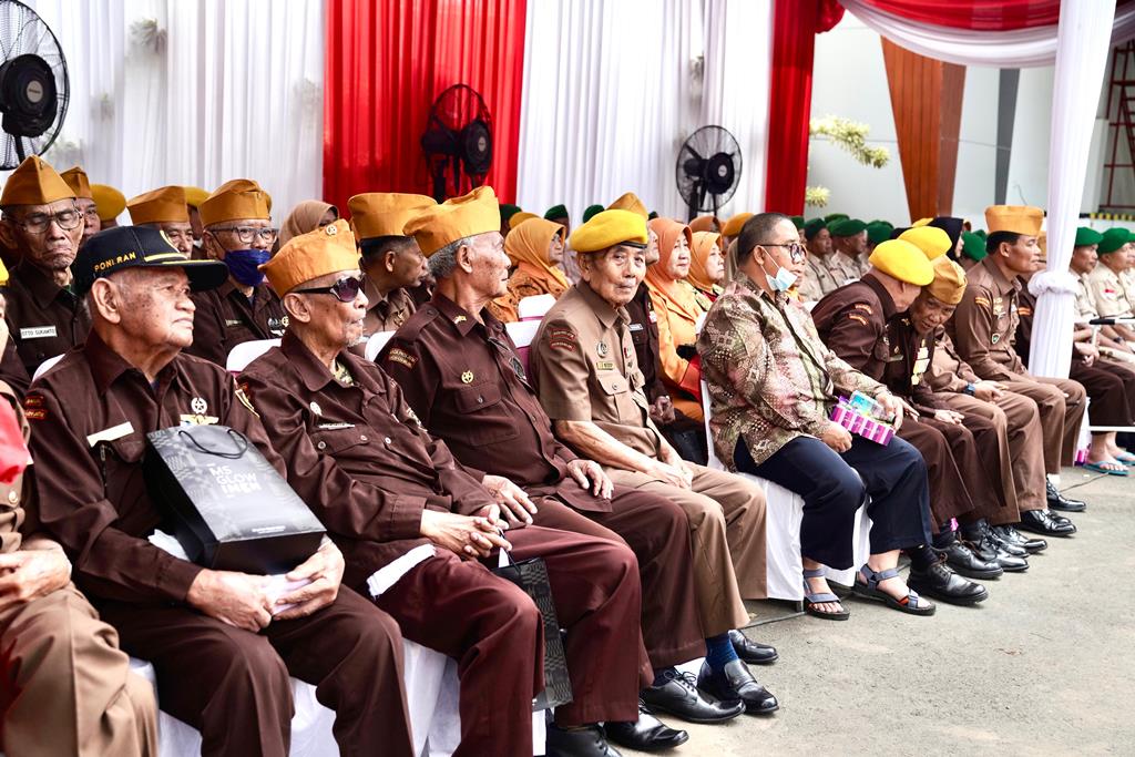 MS GLOW Gaungkan Semangat Juara Kemerdekaan dengan Berbagi Bersama Para Veteran pada Peringatan HUT ke-79 RI