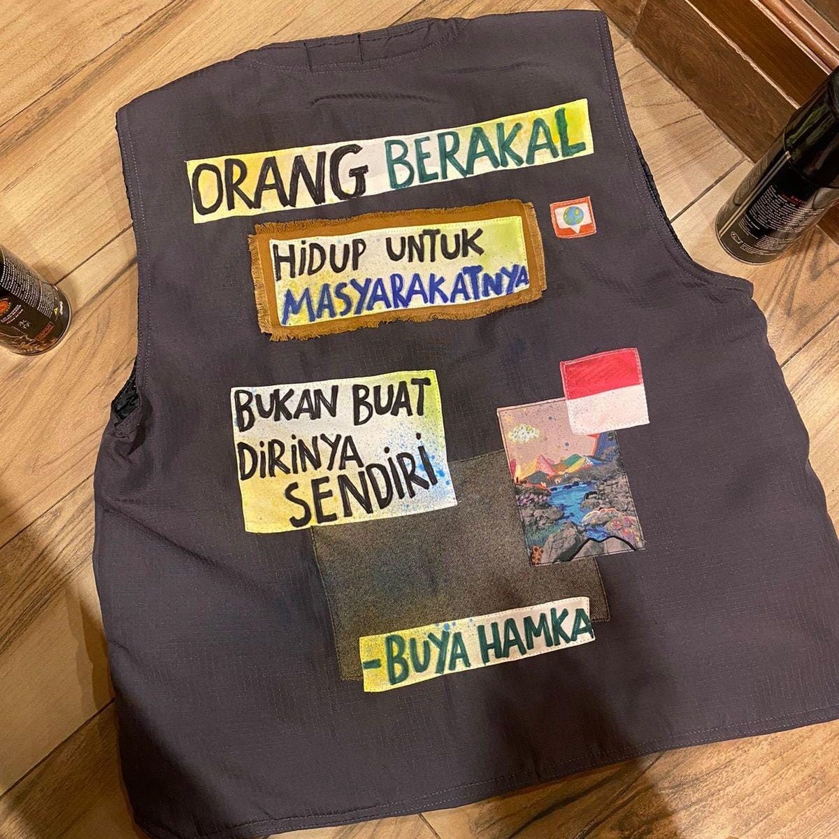 Ini Tampilan Rompi Bertuliskan Kutipan Bijak Buya Hamka yang Dipakai Anies