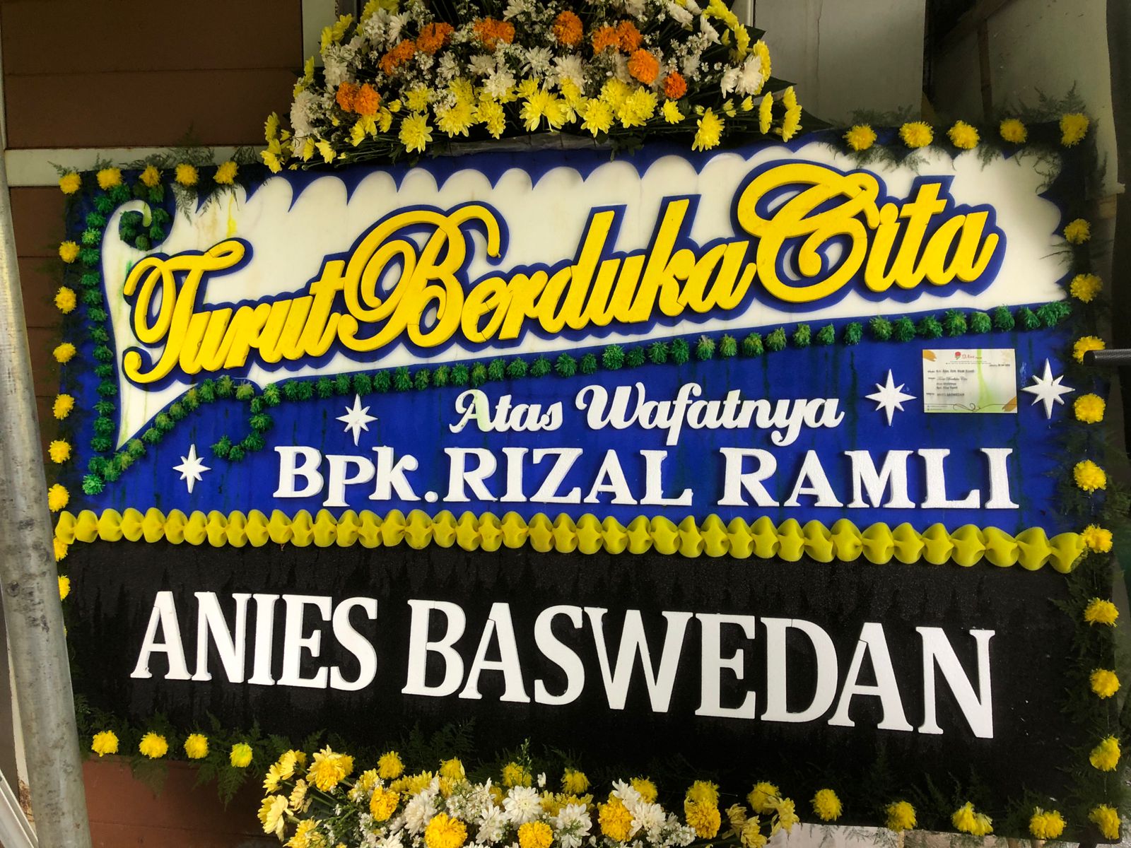 Karangan Bunga Membanjiri Rumah Duka Rizal Ramli