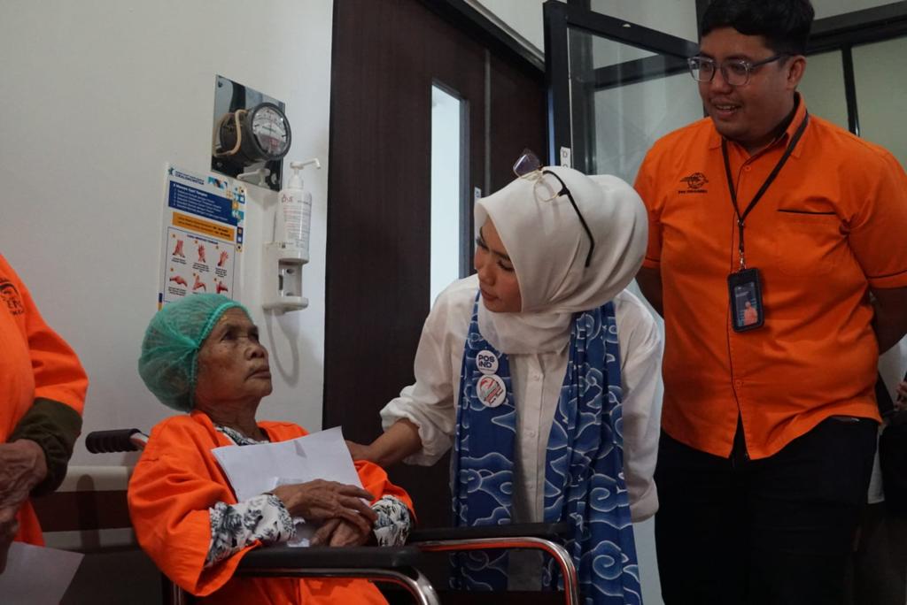 Selalu Dekat dengan Masyarakat, Pos Indonesia dan Pertiwi Jabar Fasilitasi Operasi Katarak Gratis
