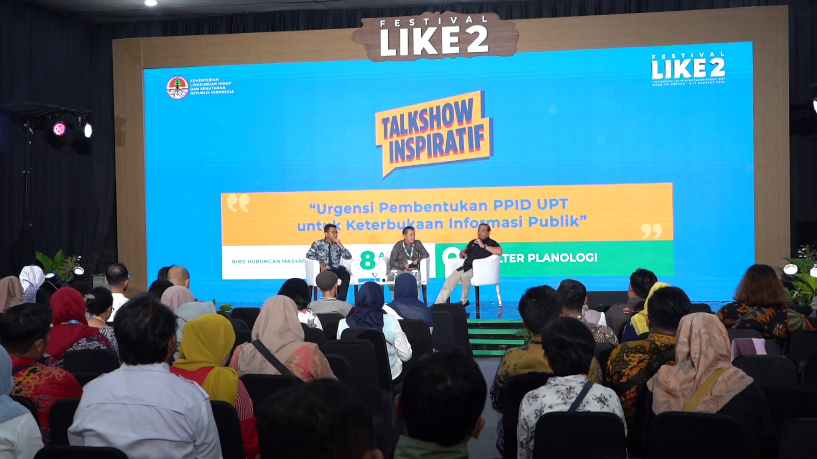 Hadiri Festival LIKE 2, Presiden Serahkan Sertifikat Layanan Dana dan SK Perhutanan Sosial