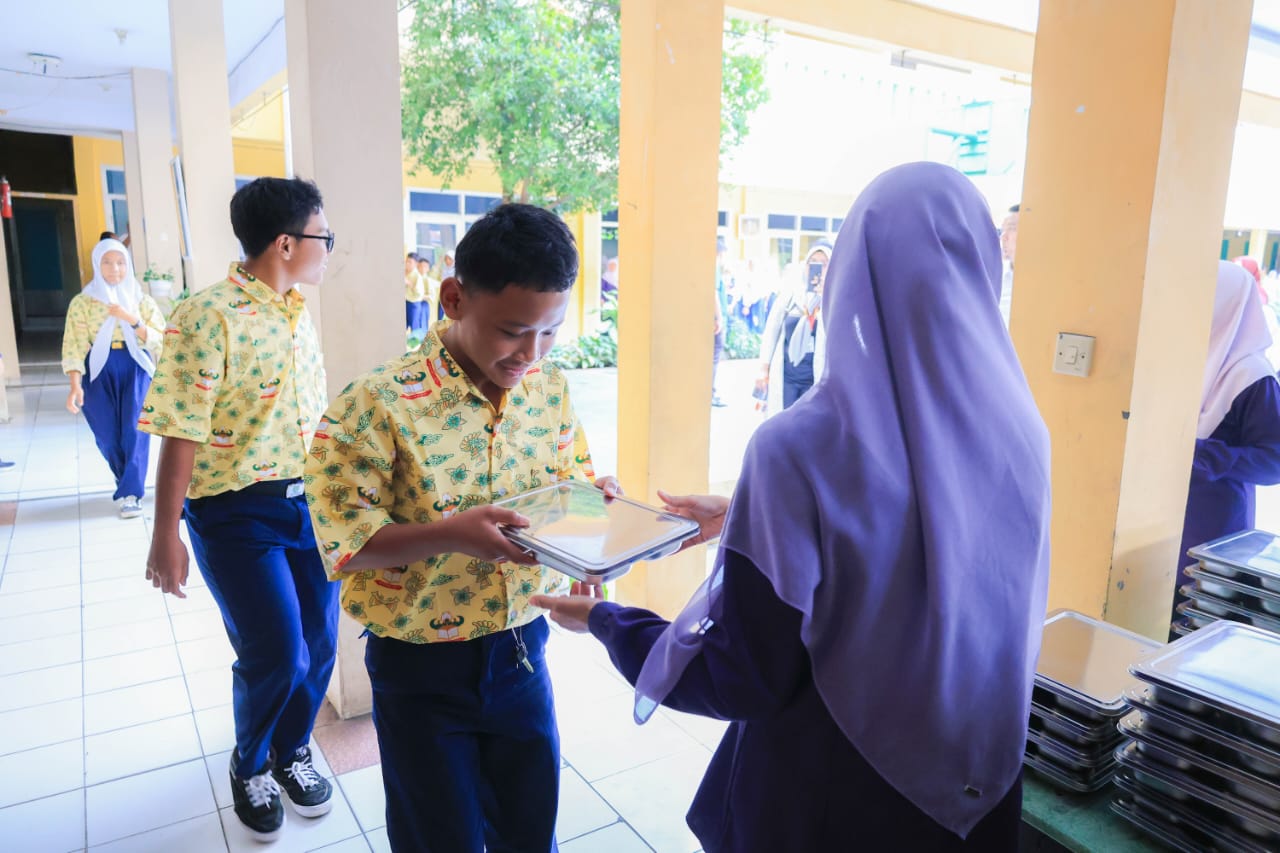 Banyak Dampak Positif, Program Makan Bergizi Gratis Harus Terus Berlanjut