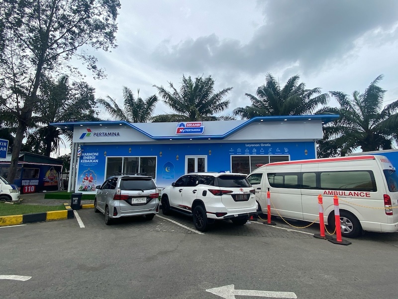 Serambi MyPertamina Hadir di KM 43, Pemudik Bisa Cukur dan Pijat Gratis