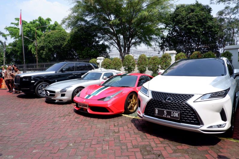 Penampakan Uang dan Mobil yang Disita dari Harvey Moeis dan Helena Lim
