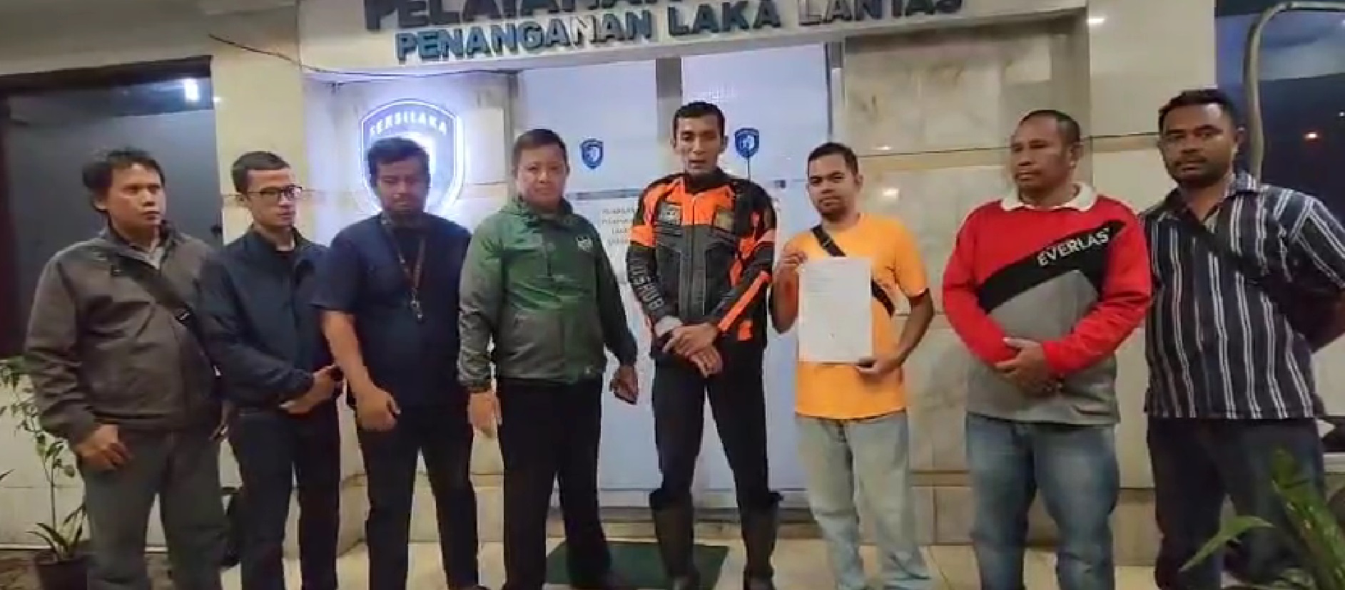 Viral! Ini Kronologi Petugas Dishub yang Nemplok di Kap Mobil hingga Berujung Damai