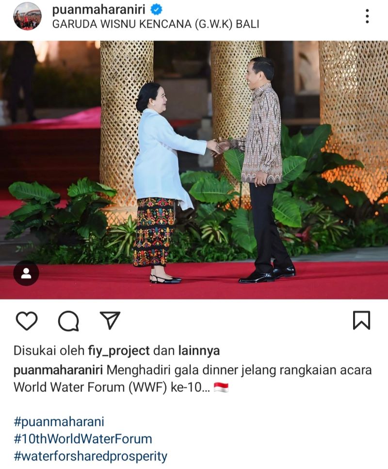 Jokowi dan Puan Bersalaman