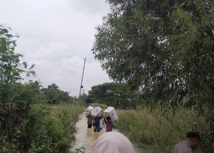 Perjuangan Pengantar Logistik Pemilu ke Pelosok Subang, 3 Jam Lintasi Jalur Ekstrem dan Sungai