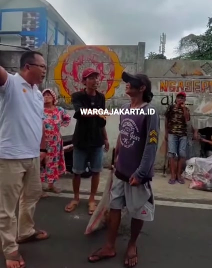 Viral 10 Pemuda Bersih-Bersih Lingkungan Tanpa Izin, Ujungnya Malah Palak Warga