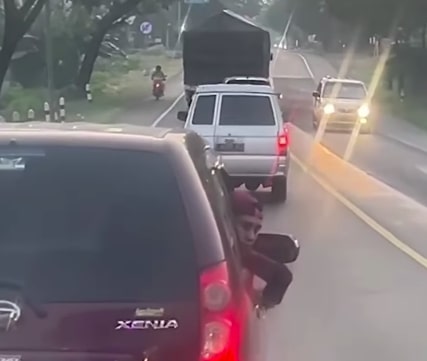 Viral Pengemudi Acungkan Sajam Gegara Tak Terima Disalip, Berakhir Ditangkap Polisi