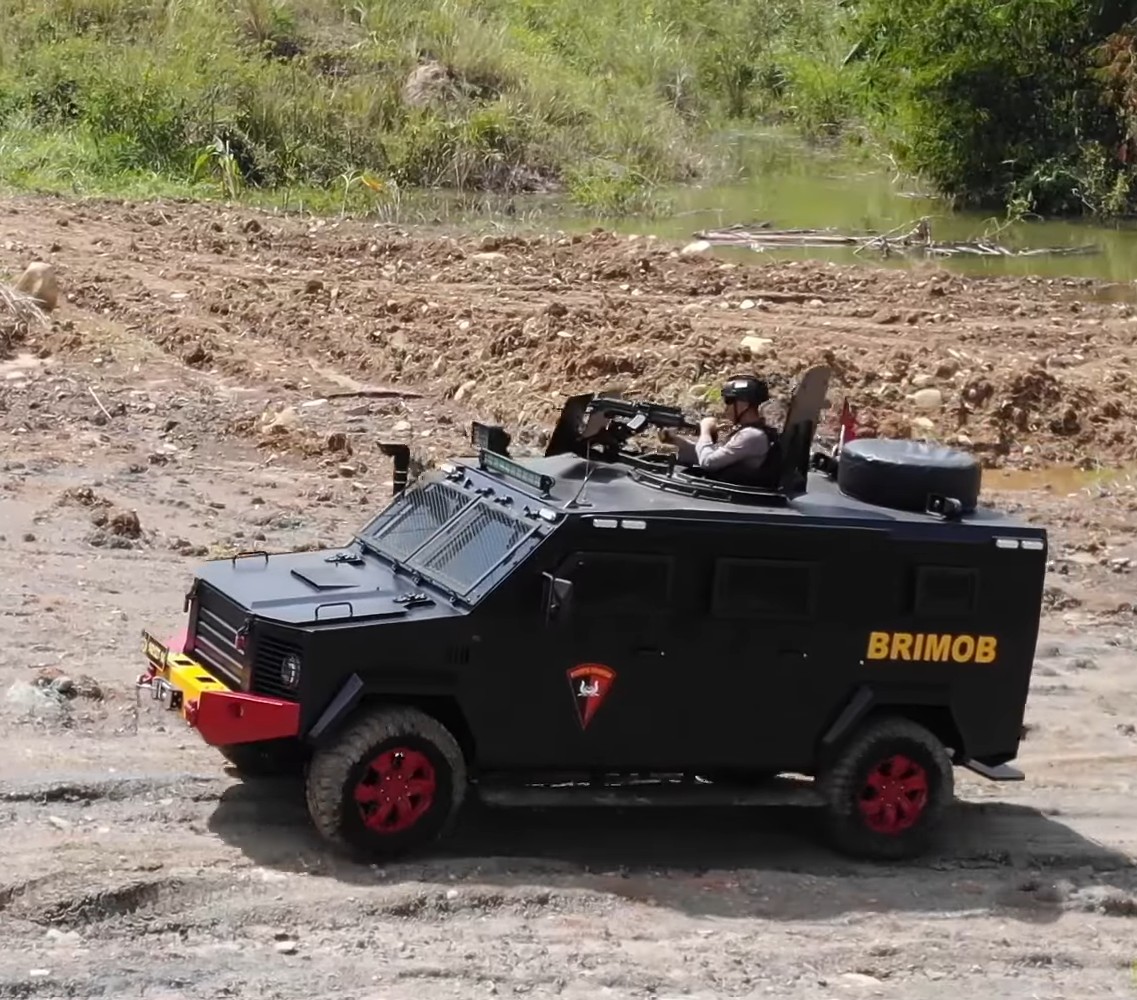 Spesifikasi Mobil Rantis Brimob Polri, Body Full Lapis Baja