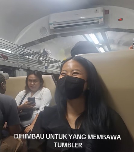 Viral Kondektur Imbau Penumpang Jaga Tumbler di Kereta Api