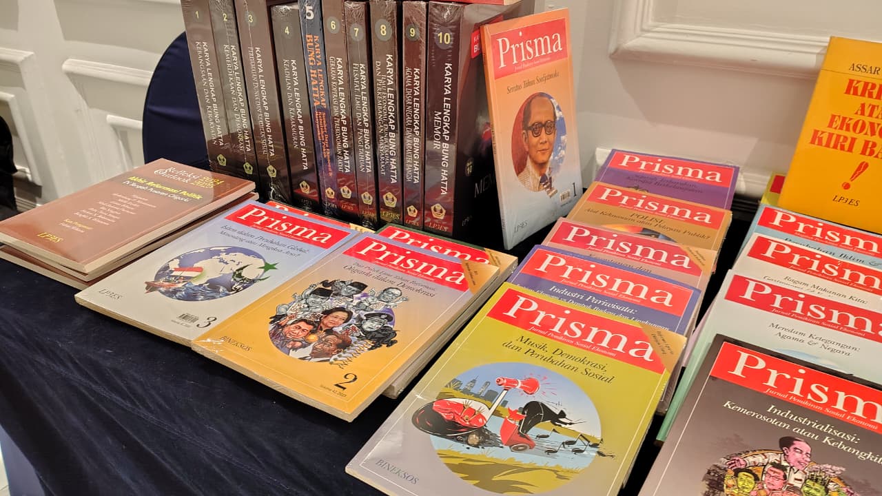 Buku dari tulisan dan pidato Hatta yang diterbitkan LP3ES