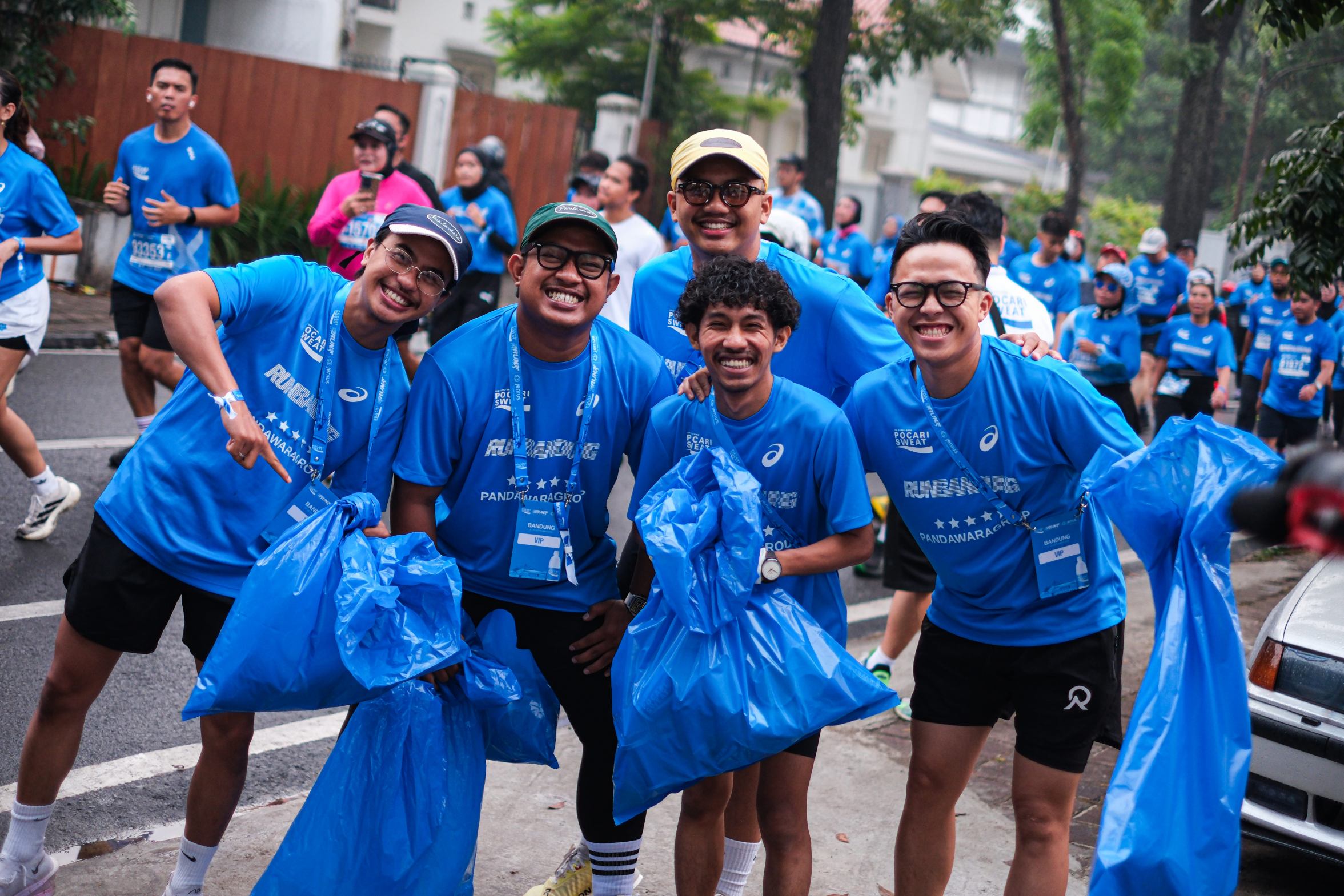 PSR Bandung 2026_Pandawara Group Melakukan Plogging Lari Sambil Membersihkan Sampah di Rute Lari