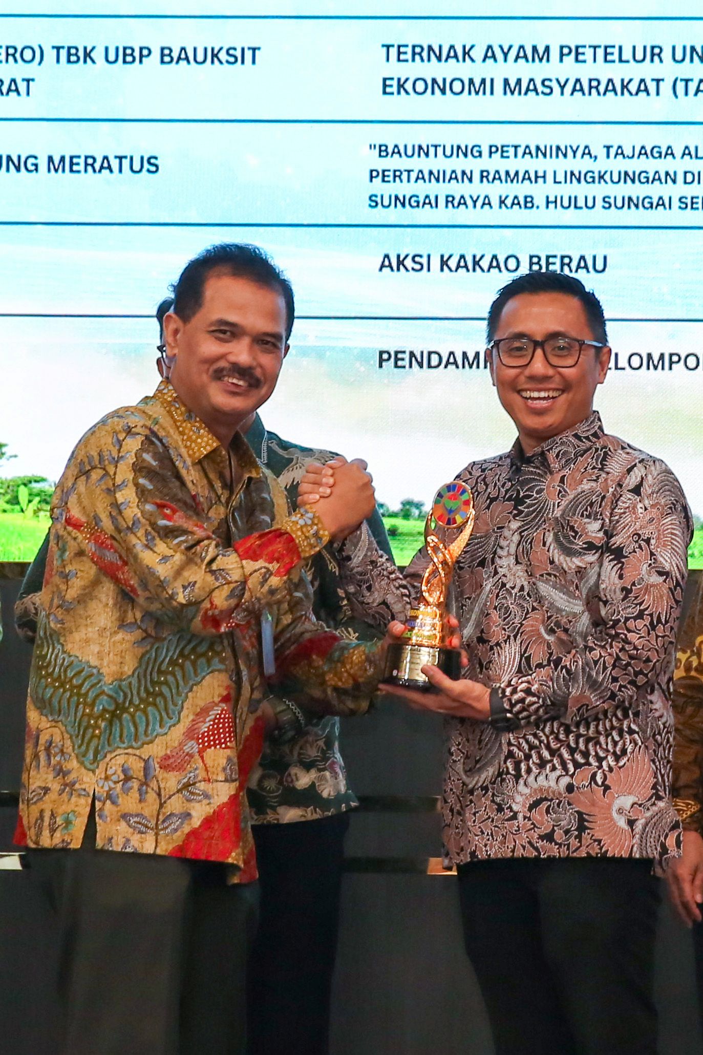 Pertamina EP menerima penghargaan pada ajang CSR PDB Awards 2026 di Gedung Utama Kementerian Desa dan PDT