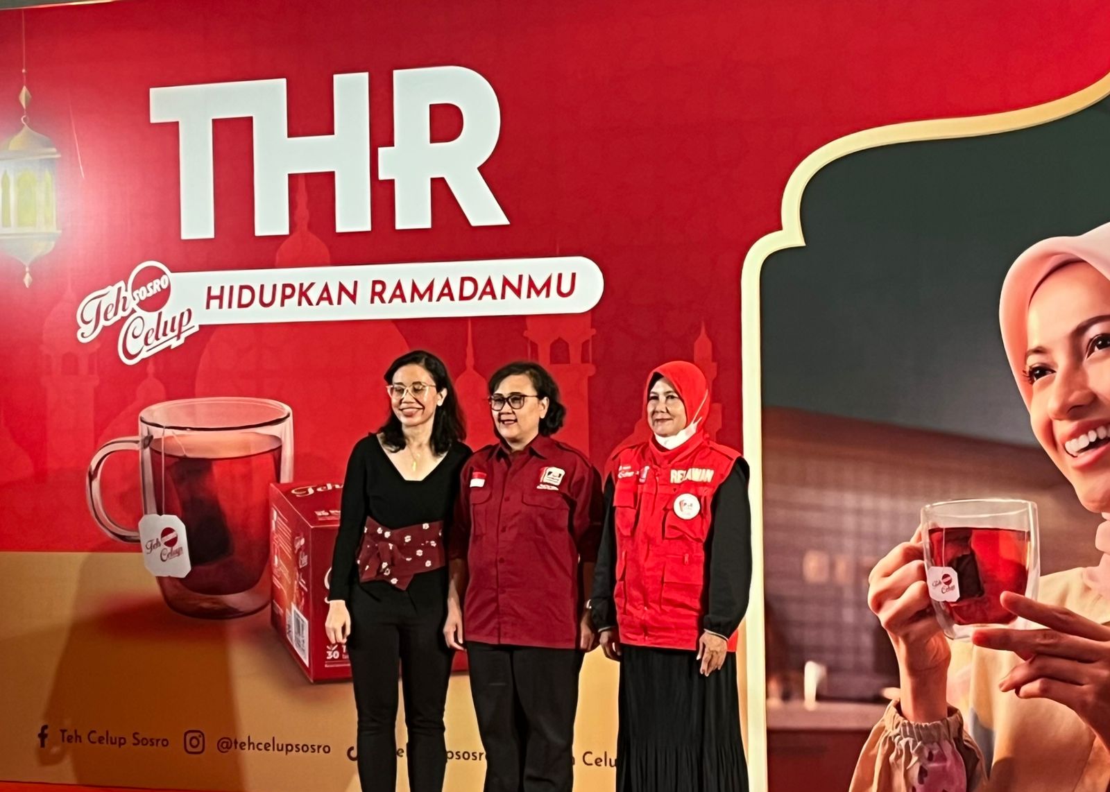 Teh Celup Sosro dan Ribuan Relawan Ibu-Ibu Siapkan 60.000 Paket Berbuka