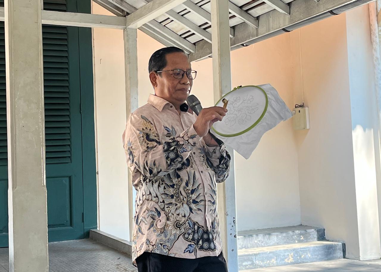 Belajar Membuat Batik Tulis: Kenali Alat, Bahan, dan Teknik Mencanting yang Benar