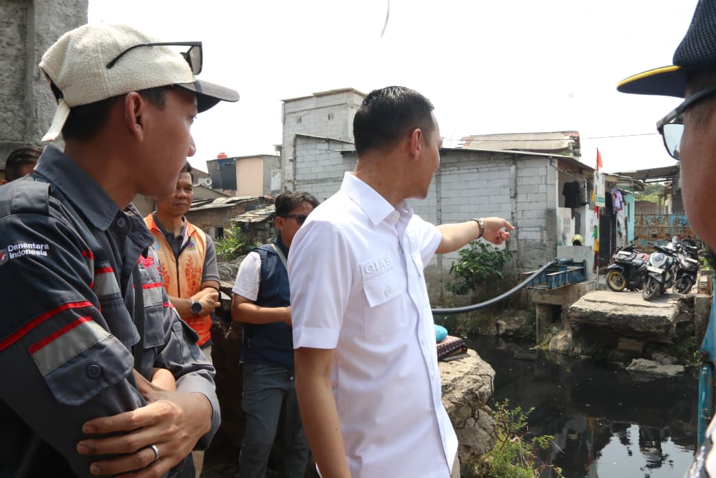 Dua Tahun Gunakan Jembatan Bambu, Gias Kumari Putra Desak Perbaikan Akses Warga Tegal Alur