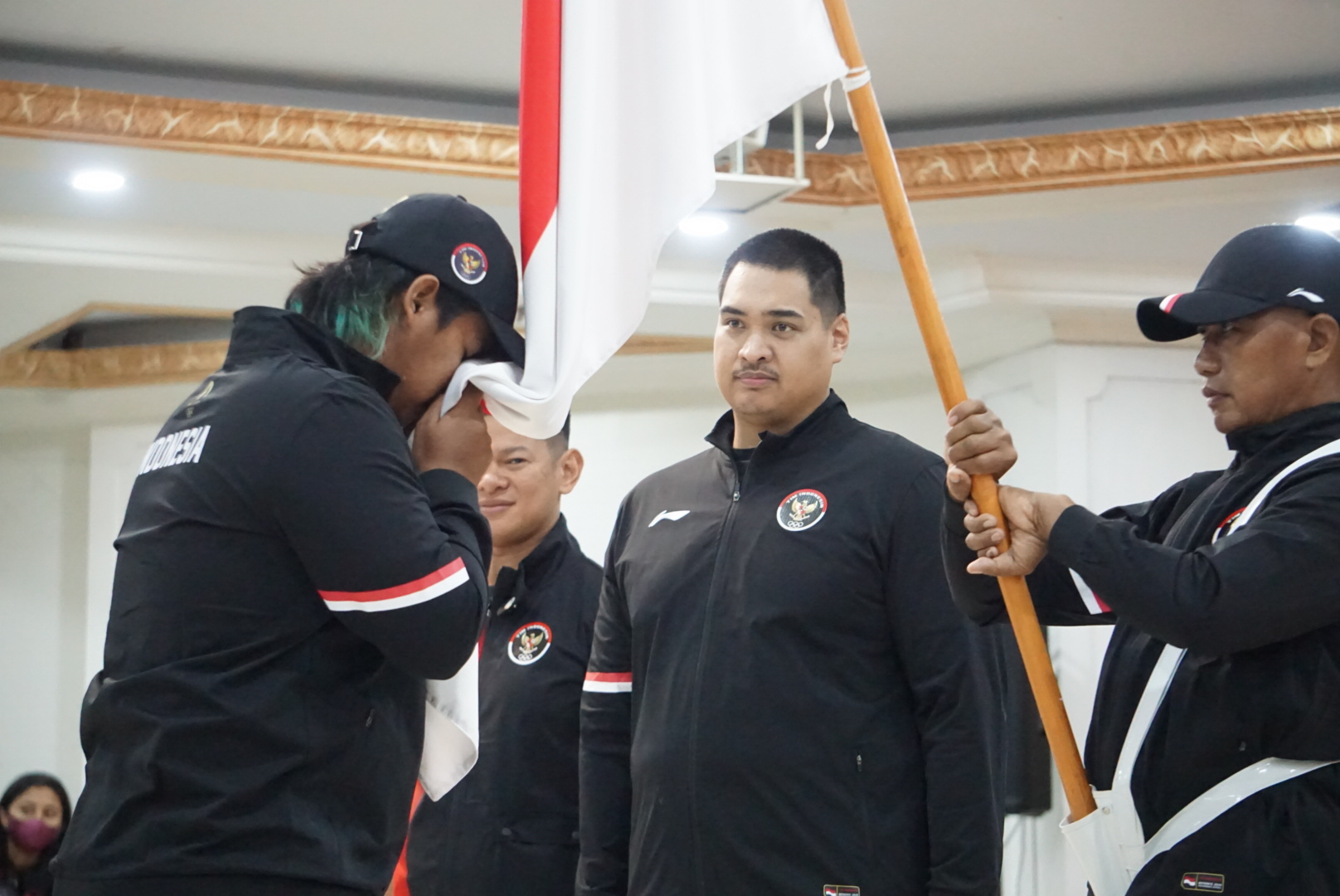 Kontingen Indonesia untuk Olimpiade Paris Jalani Upacara Pengukuhan di Kemenpora