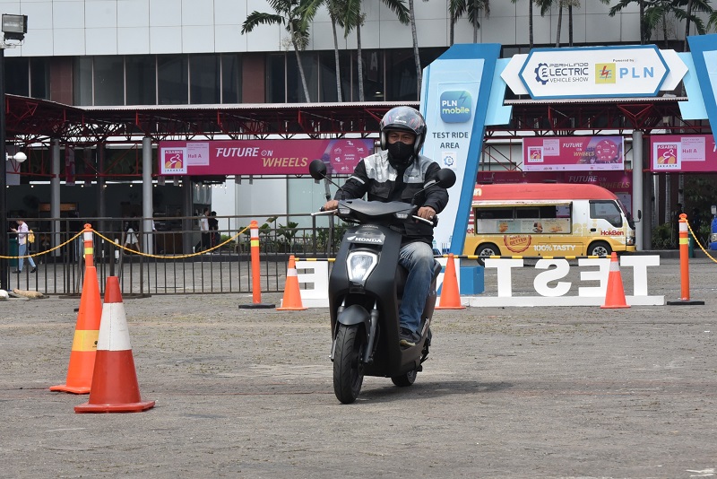 Simak Harga Diskon Motor Listrik Honda di PEVS 2024