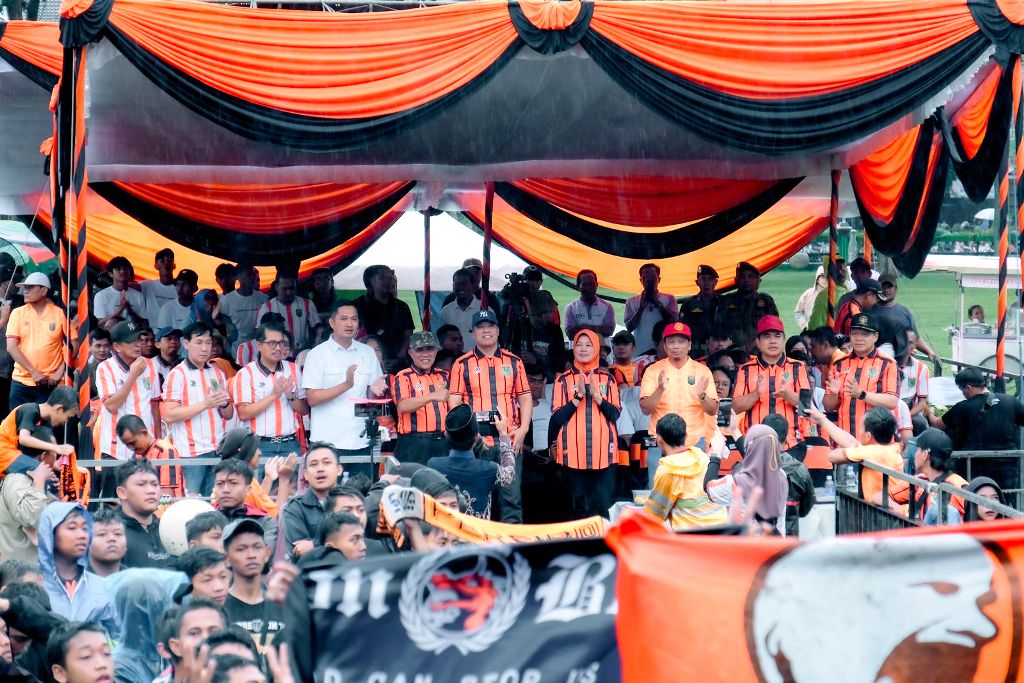 Rayakan HUT ke-75, Persibo Dapat Hadiah Satu Unit Bus