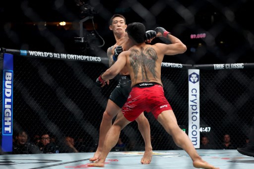 Jeka Saragih Dibikin Tertidur oleh Debutan UFC Joo Sang Yoo