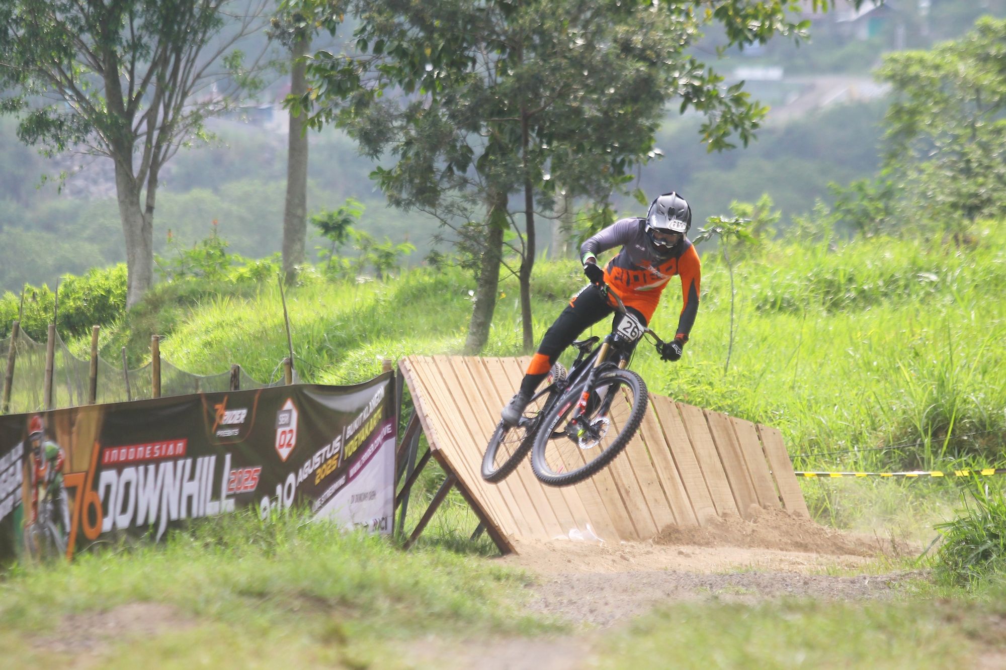 Hasil Putaran Dua Indonesian Downhill 2025: Rendy Sanjaya Comeback Juara, Persaingan Men Elite Makin Ketat