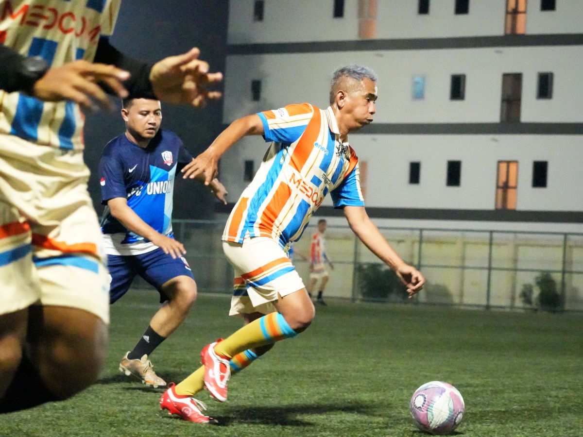 Tim Sepak Bola Medcom-Metro TV Menggelar Fun Football Bersama Jelambar FC