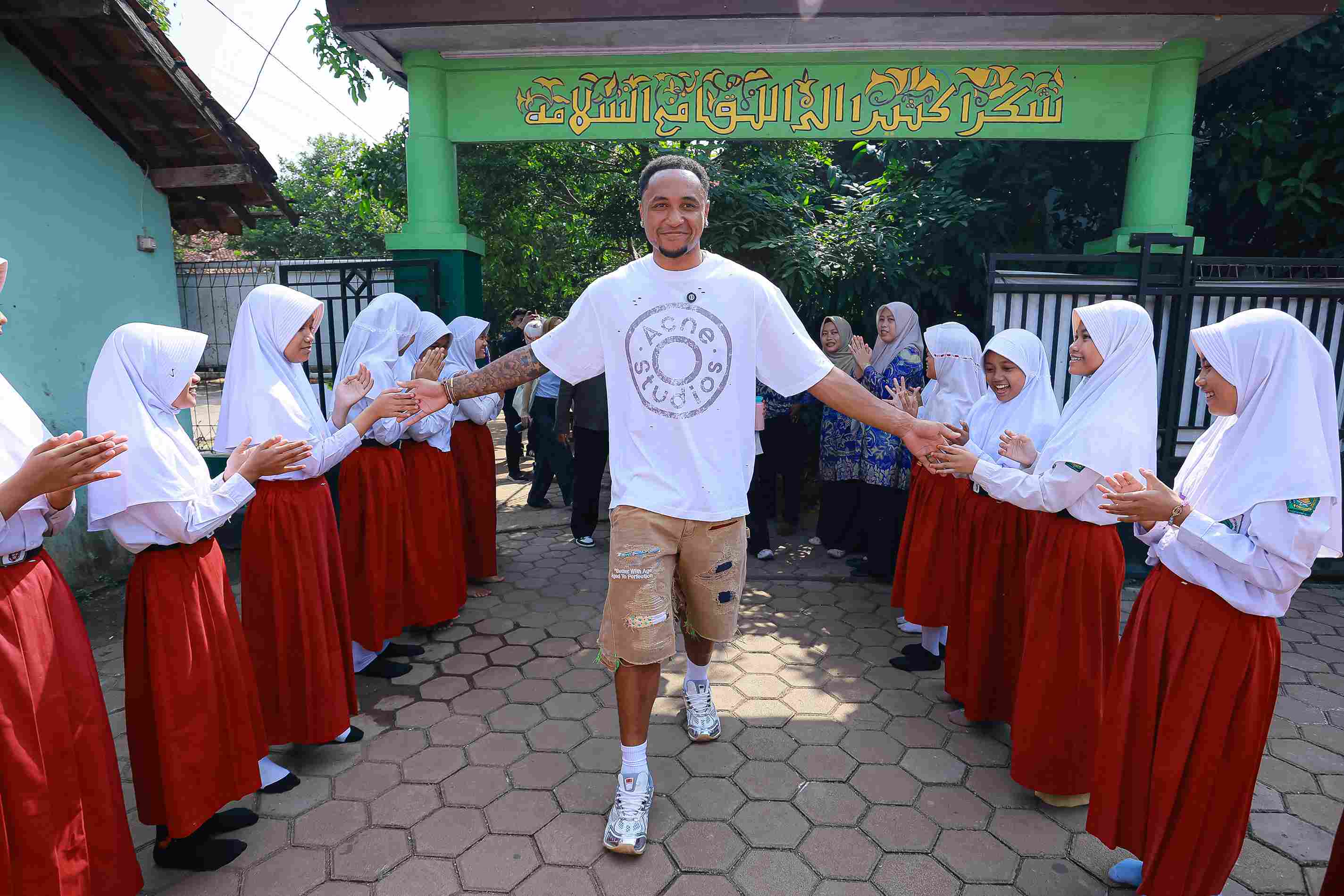 Marc Klok Foundation, Kenny Tete, dan Happy Hearts Indonesia Bantu Renovasi Sekolah di Bantar Gebang