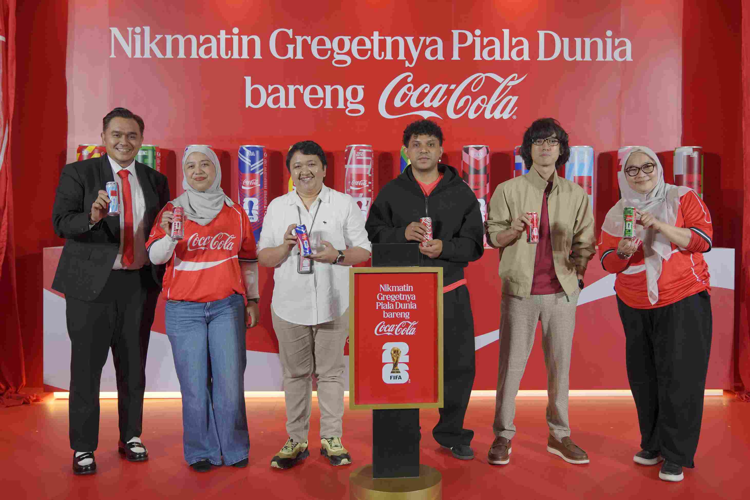 Coca-Cola Indonesia Bawa Atmosfer Piala Dunia 2026 ke KRL, Rilis Kaleng Edisi Khusus hingga Lagu Lokal
