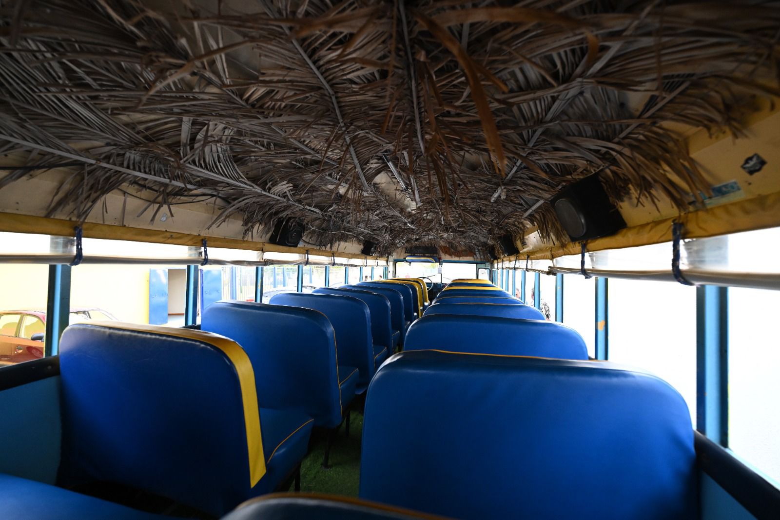 Timnas Curacao Hebohkan Media Sosial Usai Naik Bus Sekolah ke Pertandingan Uji Coba