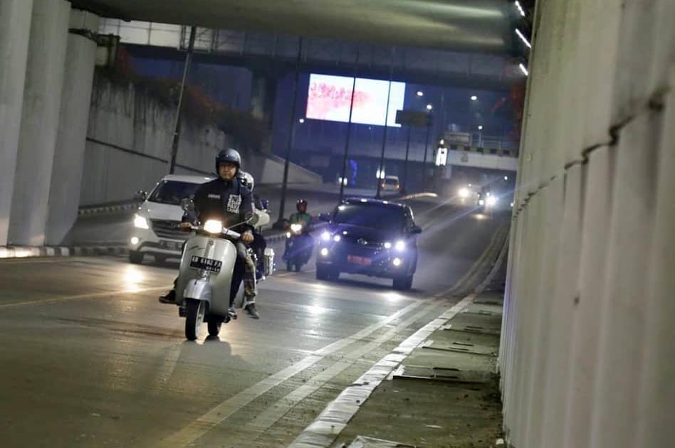 Romantisme Anies Baswedan & Vespa Klasik Berspion Caplang
