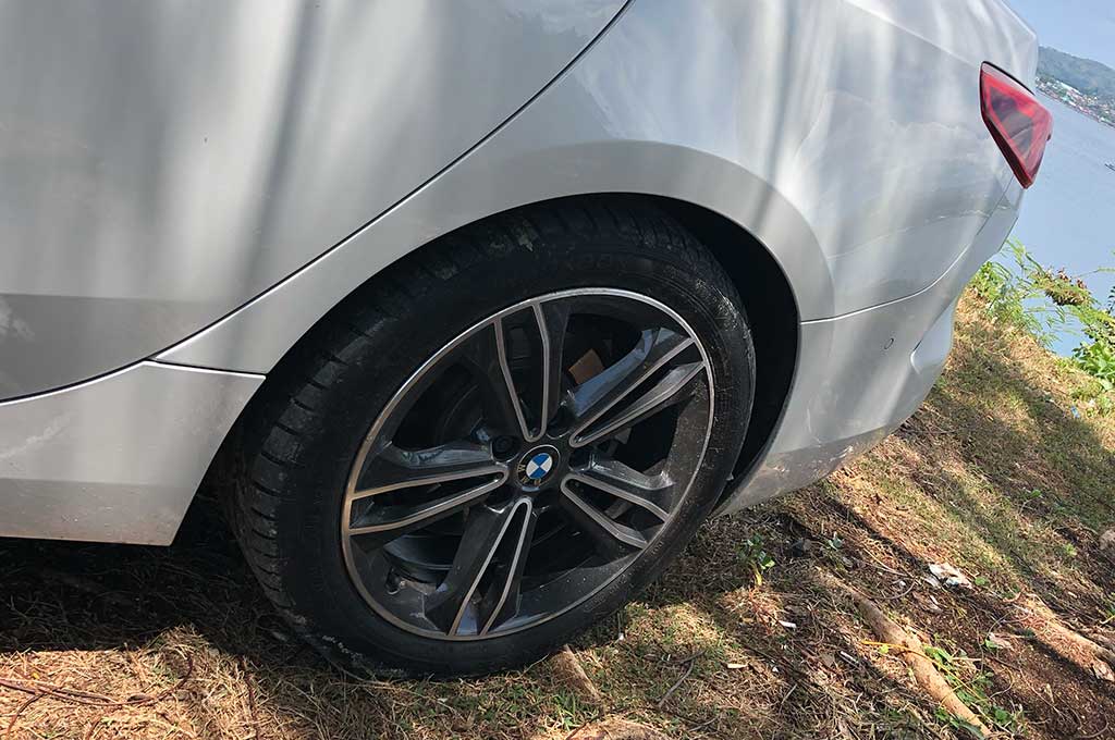 BMW 218i, Sedan Kompak Mewah dengan Fitur Melimpah!