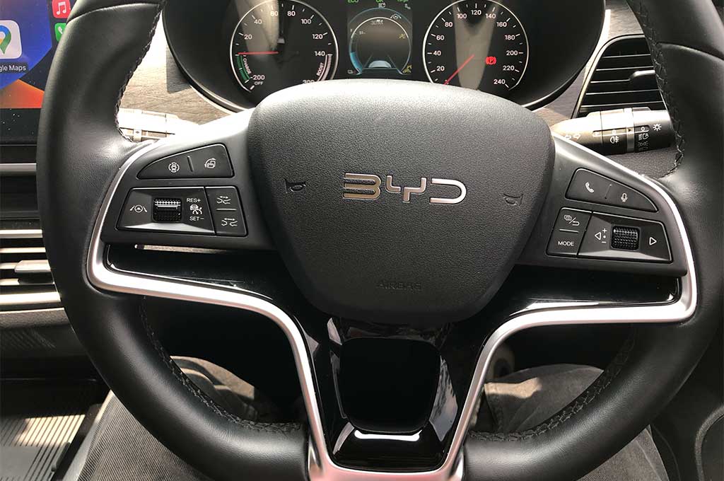 Cari MPEV Anti Ribet dan Canggih? Coba Jajal BYD M6!