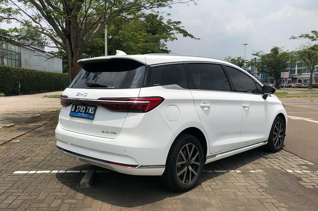 Cari MPEV Anti Ribet dan Canggih? Coba Jajal BYD M6!