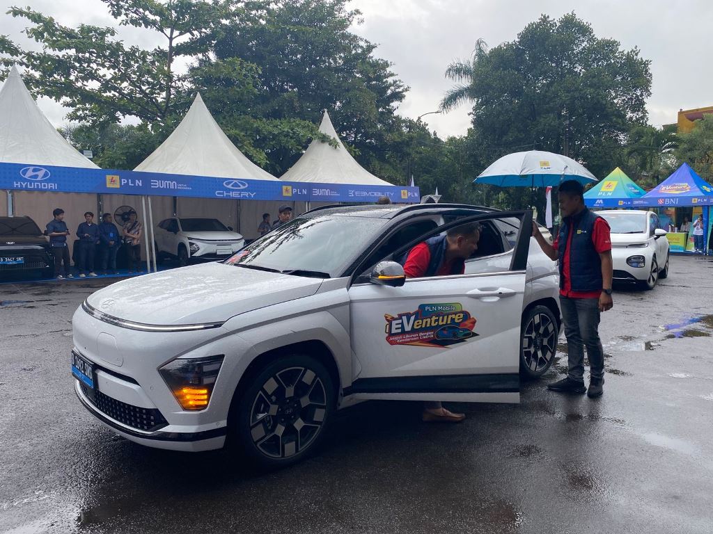 Hadir di Bandung, Etape 2 PLN Mobile EVenture 2024 Bawa Semangat Berkendara Kendaraan Listrik Demi Wujudkan Transisi Energi