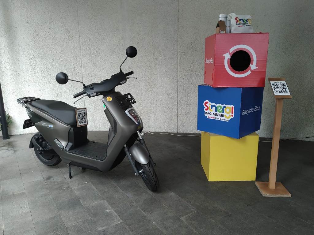 Lestarikan Lingkungan, AHM Gelar Aksi Tukar Botol Sampah dengan <i>Merchandise</i>