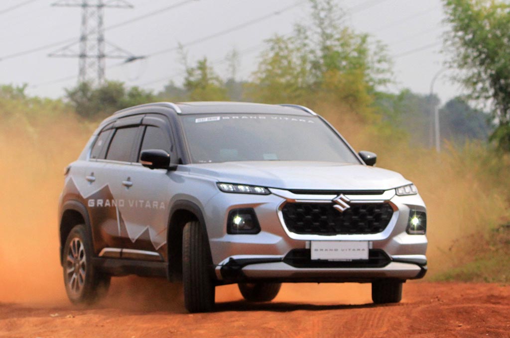Main Tanah Sejenak Bareng Tiga SUV Unggulan Suzuki di Trek Offroad Ringan