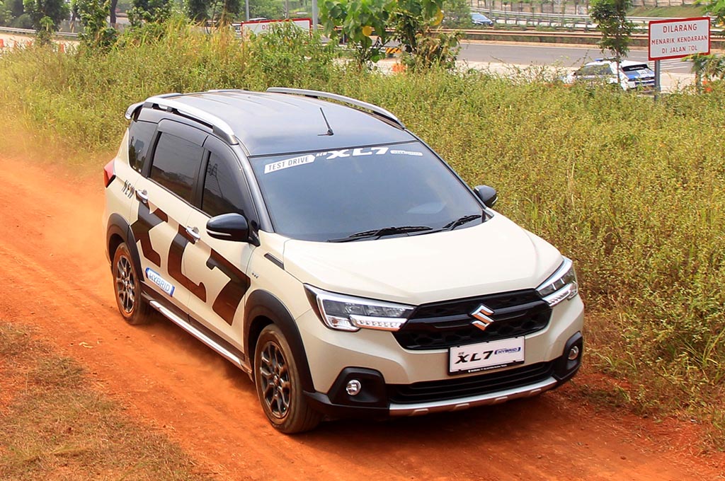 Main Tanah Sejenak Bareng Tiga SUV Unggulan Suzuki di Trek Offroad Ringan