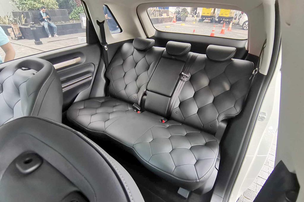 Impresi Duduk Di Sofa Berjalan Wuling Cloud EV