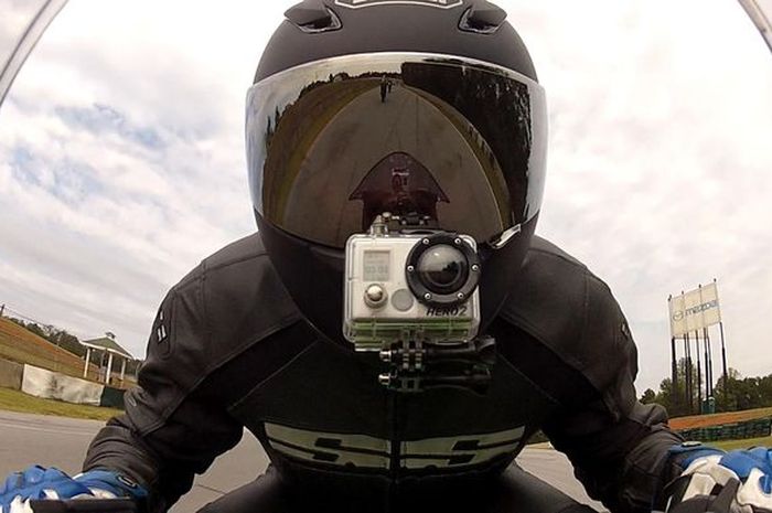 Tips Pasang Action Cam di Helm, Ini Posisi yang Pas