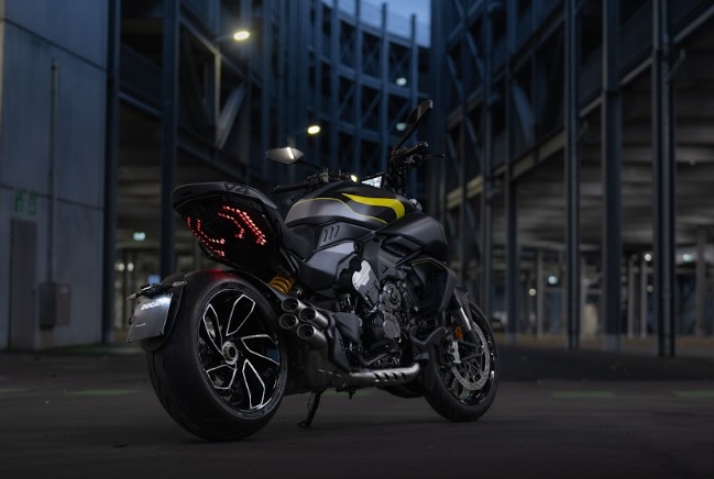 Intip Wujud Ducati Diavel V4 2025 Bercorak Black Roadster