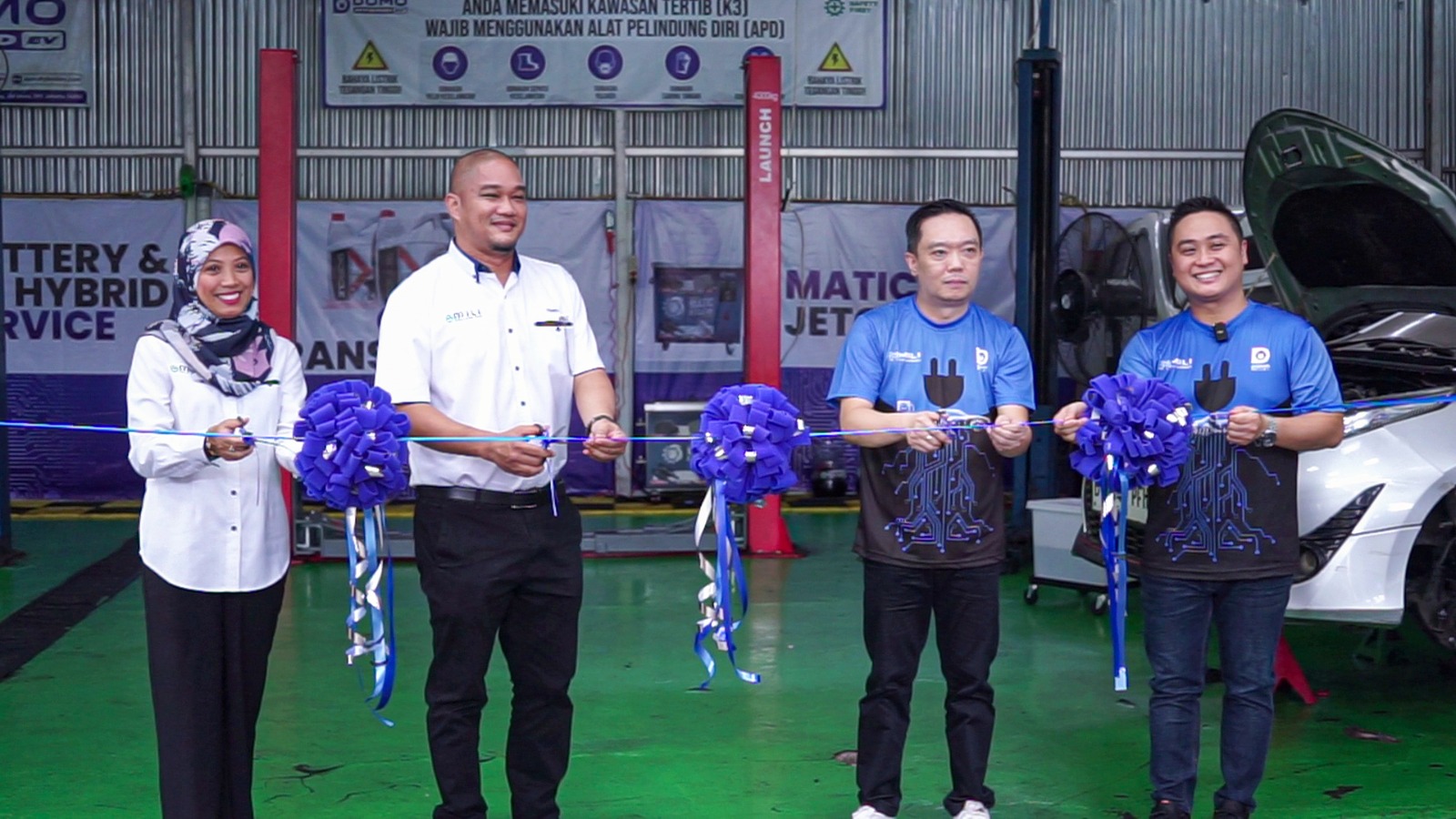 Pertama di Indonesia, Bengkel Ini Khusus Melayani Mobil Hybrid dan EV