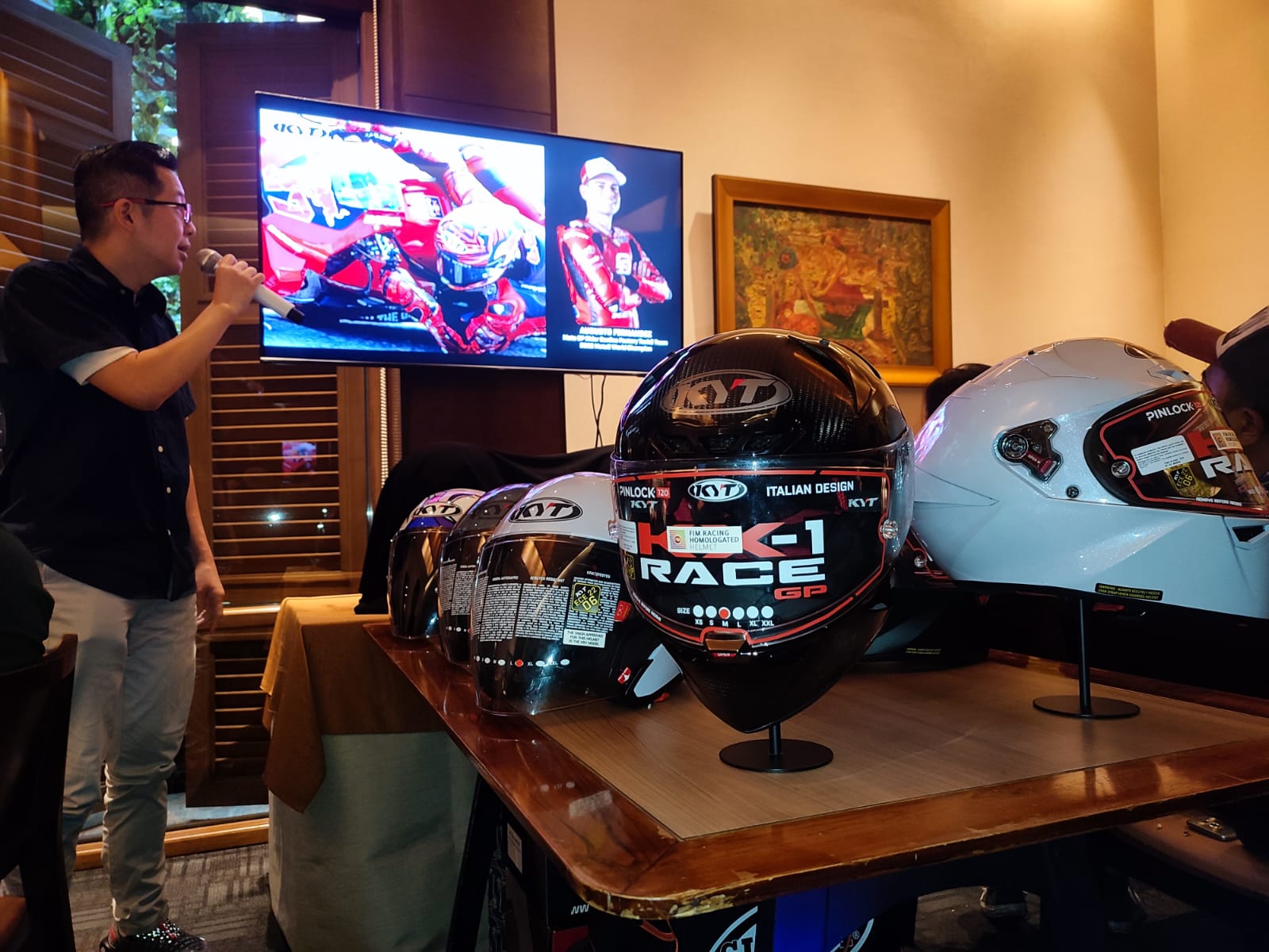 Helm Balap KYT Standar MotoGP Hadir di IIMS, Ini Spesifikasinya