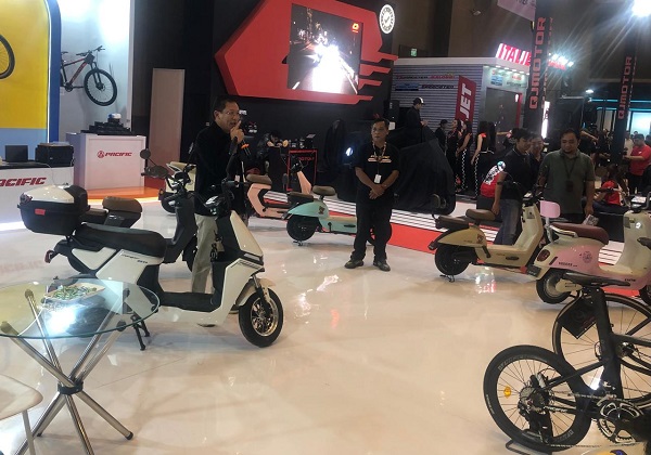 Intip <i>Line Up</i> Kendaraan Listrik Pacific dan Exotic di IIMS 2025