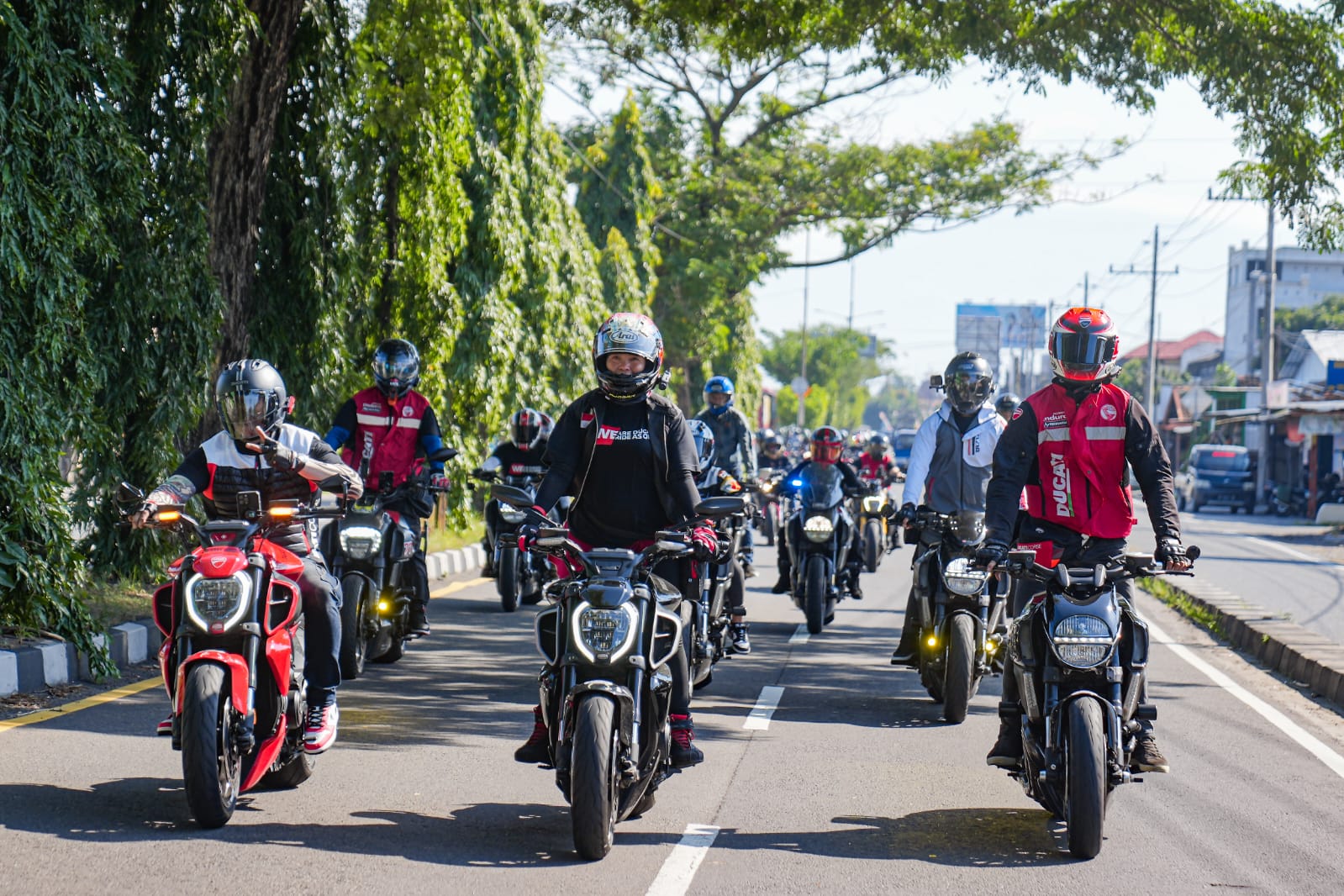 Ratusan Motor Ducati Merahkan Candi Prambanan