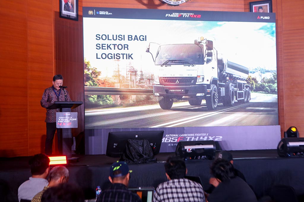 Jagoan Baru Mitsubishi Fuso di Segmen Logistik, Fighter X FM65F Tractor Head 4x2